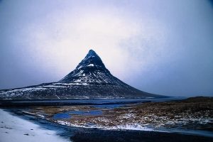 вид на гору в исландии