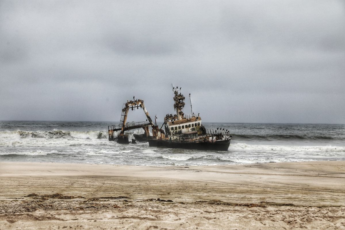 Затонувший корабль в Намибии