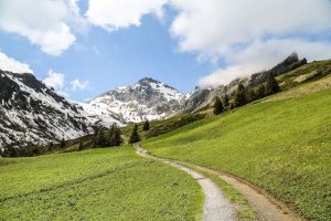 Фото горной дороги в Швейцарии