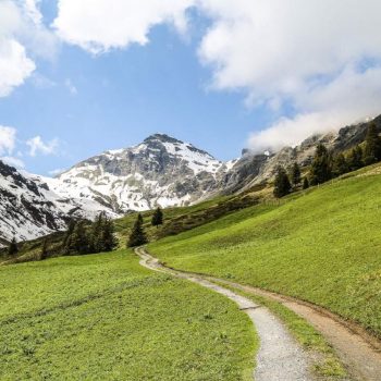 Фото горной дороги в Швейцарии