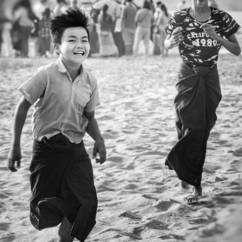 Мальчики в Бирме
